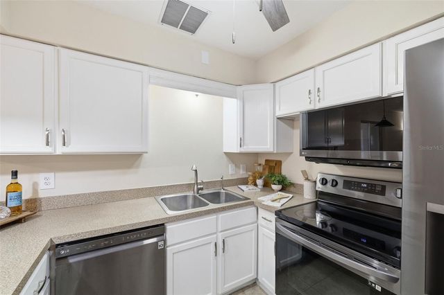 2327 W KNOLLWOOD PLACE, Tampa, FL 33604