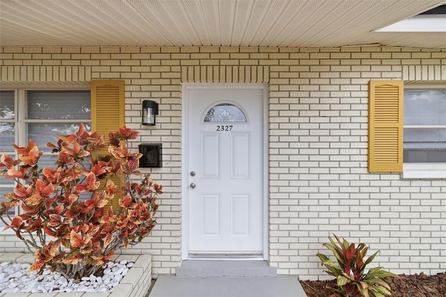 2327 W KNOLLWOOD PLACE, Tampa, FL 33604