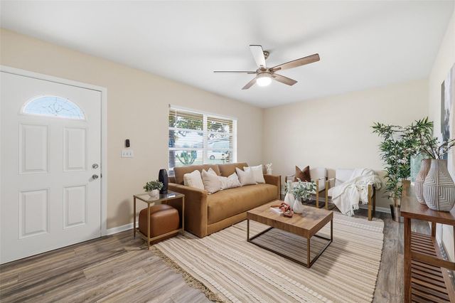 2327 W KNOLLWOOD PLACE, Tampa, FL 33604