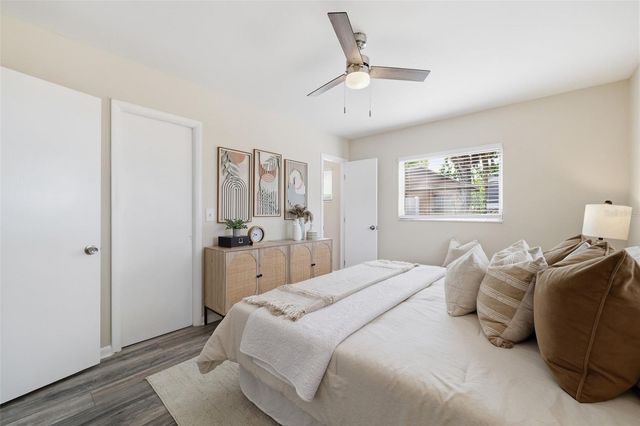2327 W KNOLLWOOD PLACE, Tampa, FL 33604