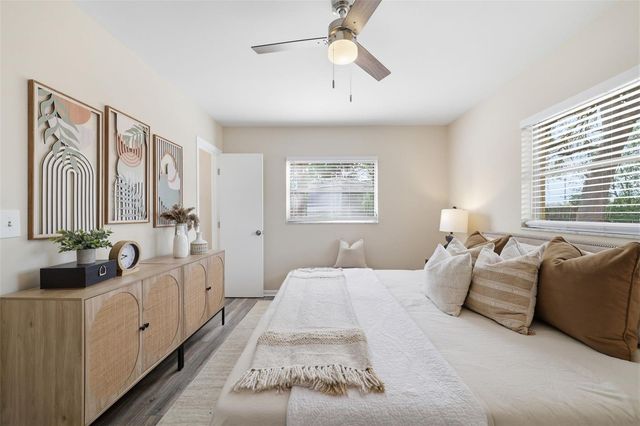 2327 W KNOLLWOOD PLACE, Tampa, FL 33604
