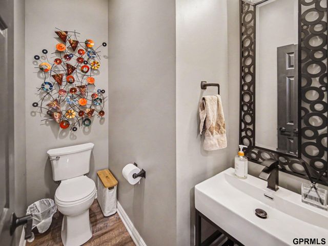 2948 Park Place Drive, Lincoln, NE 68506