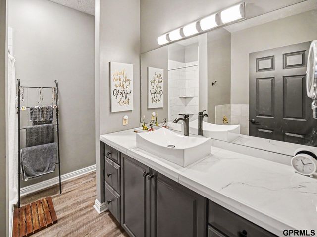 2948 Park Place Drive, Lincoln, NE 68506
