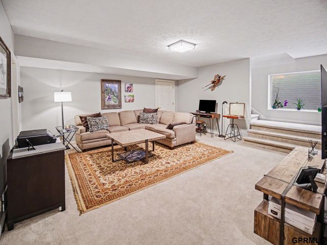 2948 Park Place Drive, Lincoln, NE 68506