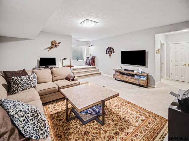 2948 Park Place Drive, Lincoln, NE 68506