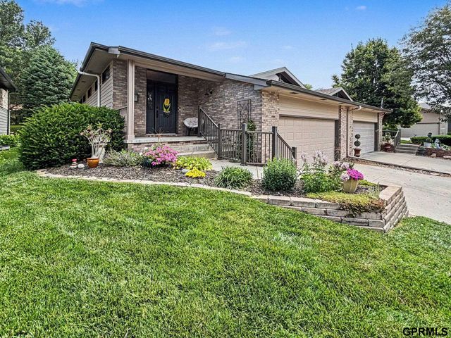 2948 Park Place Drive, Lincoln, NE 68506