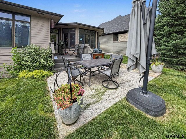 2948 Park Place Drive, Lincoln, NE 68506