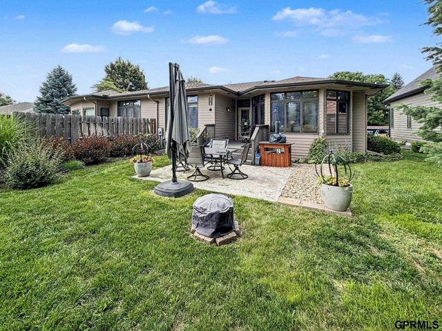 2948 Park Place Drive, Lincoln, NE 68506