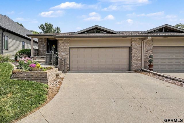 2948 Park Place Drive, Lincoln, NE 68506