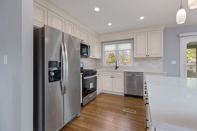 50 Kendal Road, Elk Grove Village, IL 60007