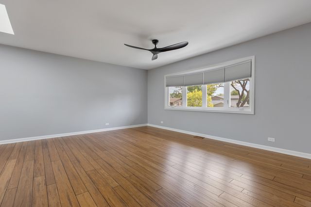 50 Kendal Road, Elk Grove Village, IL 60007