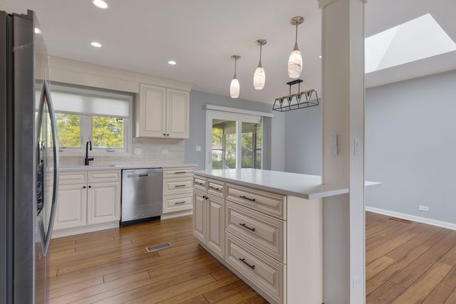 50 Kendal Road, Elk Grove Village, IL 60007