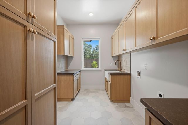 2500 Cherrywood Ln, Lincoln, CA 95648