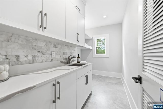 4 Athens Road, Millburn, NJ 07078