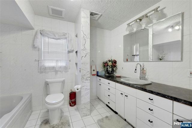 4 Highfield Court, Wayne, NJ 07470