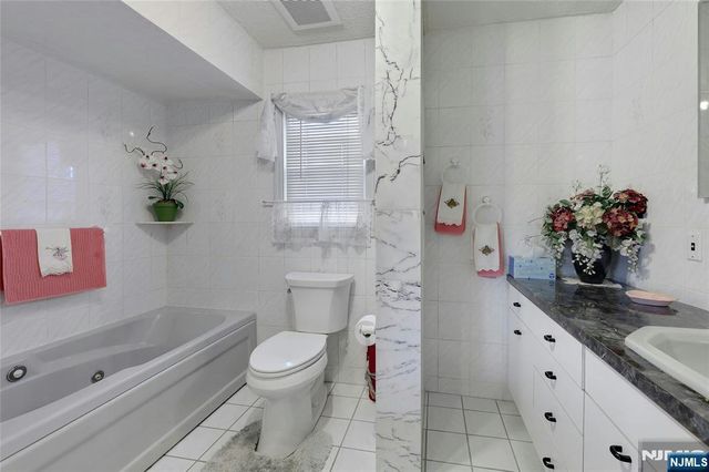 4 Highfield Court, Wayne, NJ 07470