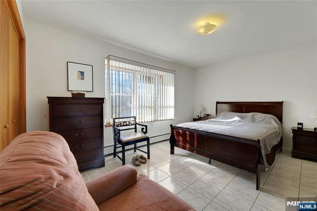 4 Highfield Court, Wayne, NJ 07470