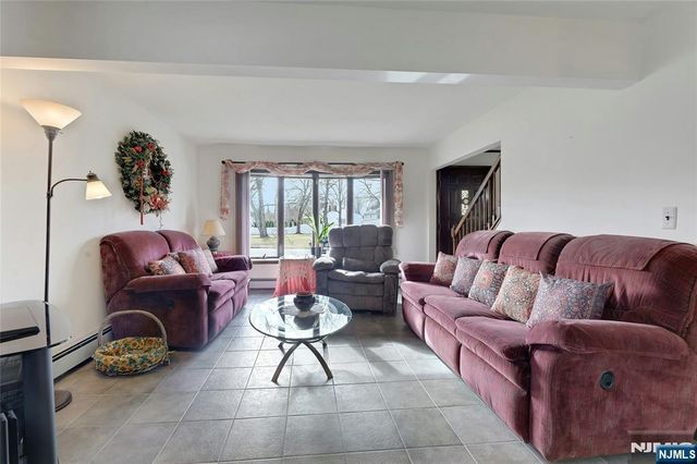 4 Highfield Court, Wayne, NJ 07470