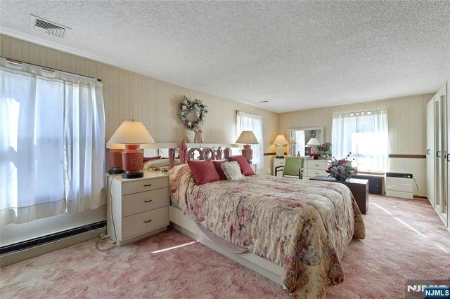 4 Highfield Court, Wayne, NJ 07470