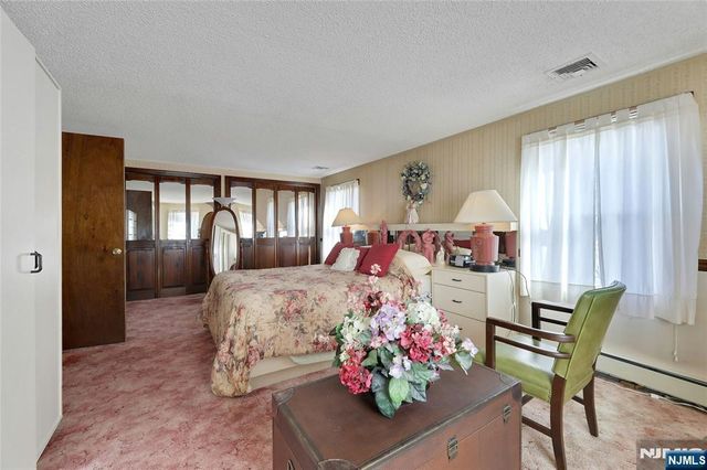 4 Highfield Court, Wayne, NJ 07470