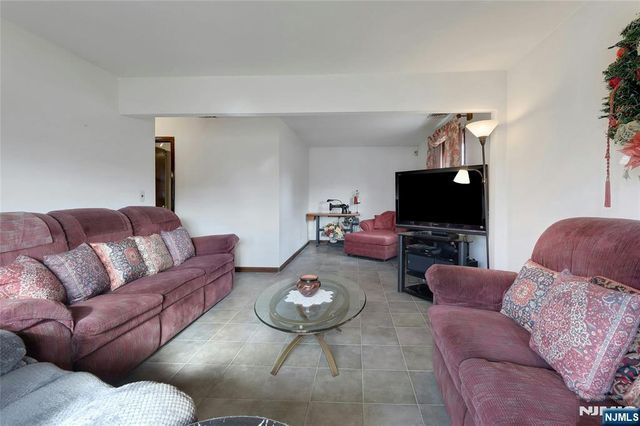 4 Highfield Court, Wayne, NJ 07470