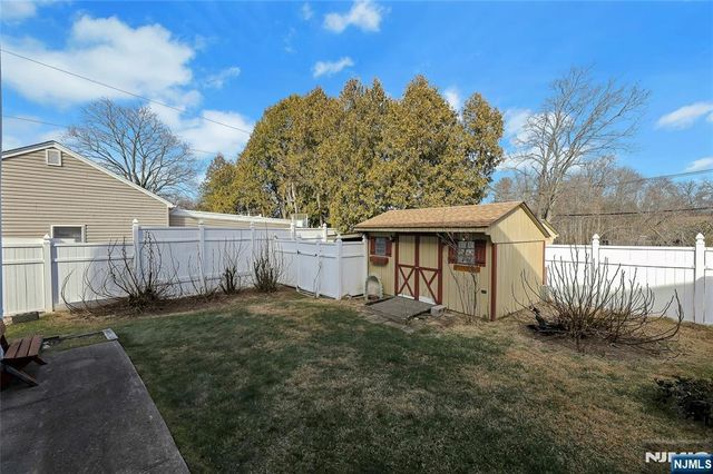 4 Highfield Court, Wayne, NJ 07470