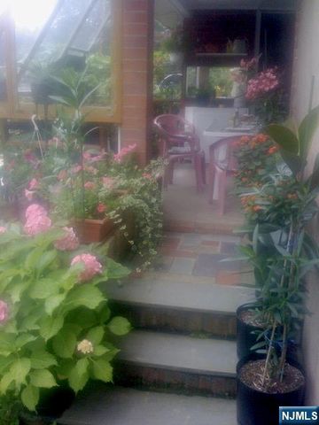 4 Highfield Court, Wayne, NJ 07470