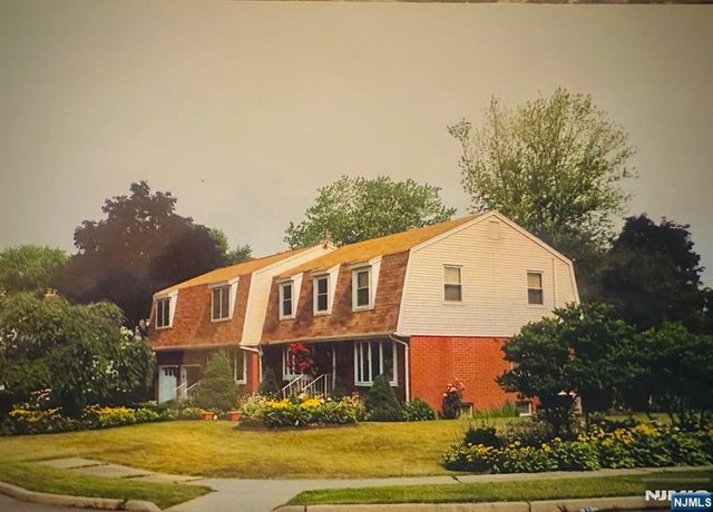 4 Highfield Court, Wayne, NJ 07470