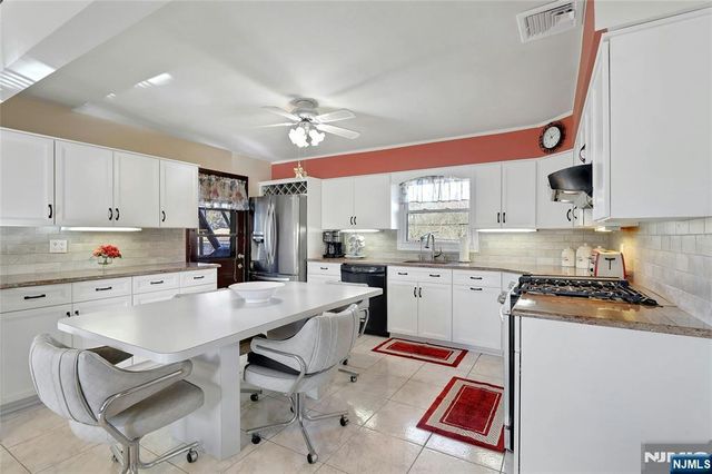 4 Highfield Court, Wayne, NJ 07470