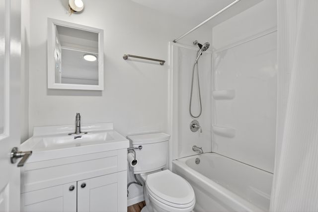 434 E Washington Street, West Chicago, IL 60185