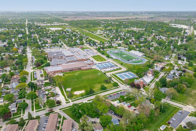 434 E Washington Street, West Chicago, IL 60185