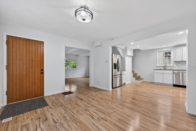 434 E Washington Street, West Chicago, IL 60185