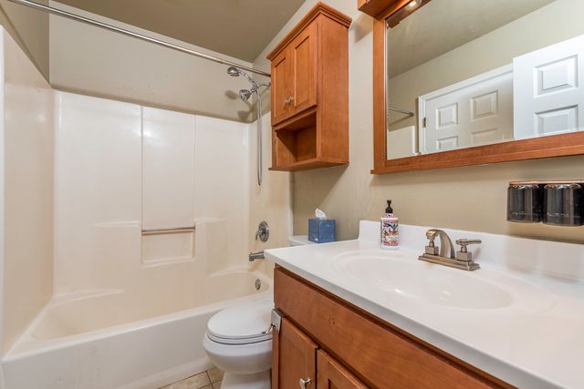 1851 Salem Court, Gurnee, IL 60031