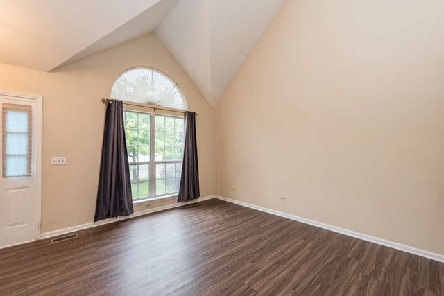 1851 Salem Court, Gurnee, IL 60031