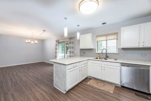 1851 Salem Court, Gurnee, IL 60031