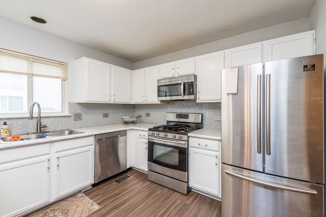 1851 Salem Court, Gurnee, IL 60031