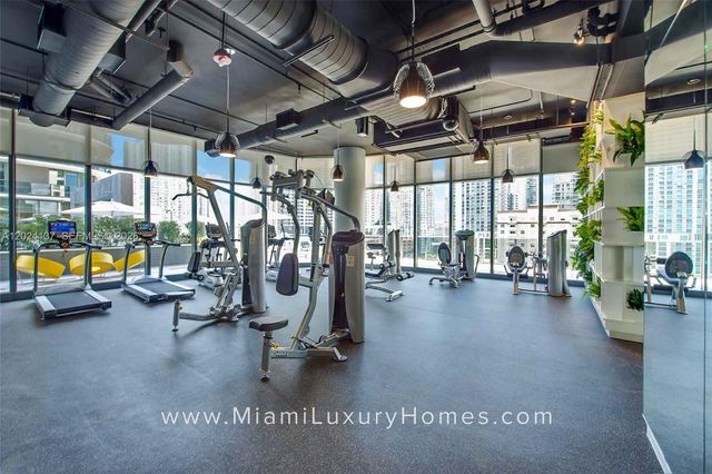45 SW 9 ST 1905, Miami, FL 33130