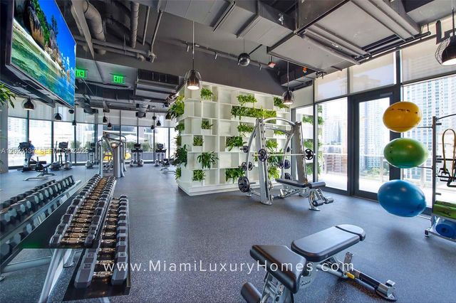 45 SW 9 ST 1905, Miami, FL 33130