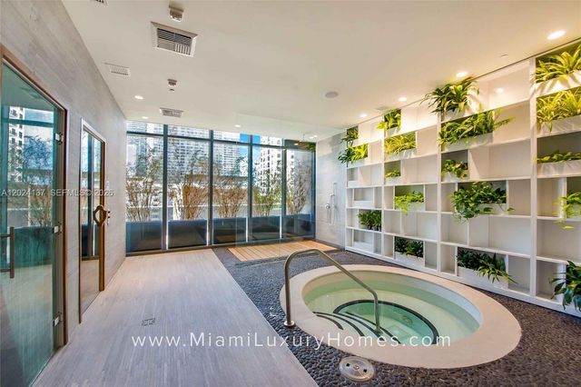 45 SW 9 ST 1905, Miami, FL 33130
