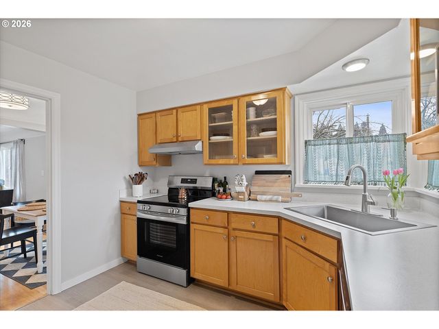 4773 N YALE St, Portland, OR 97203