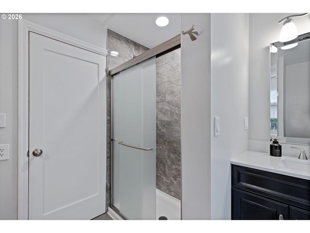 4773 N YALE St, Portland, OR 97203