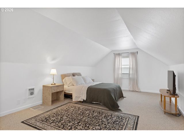 4773 N YALE St, Portland, OR 97203