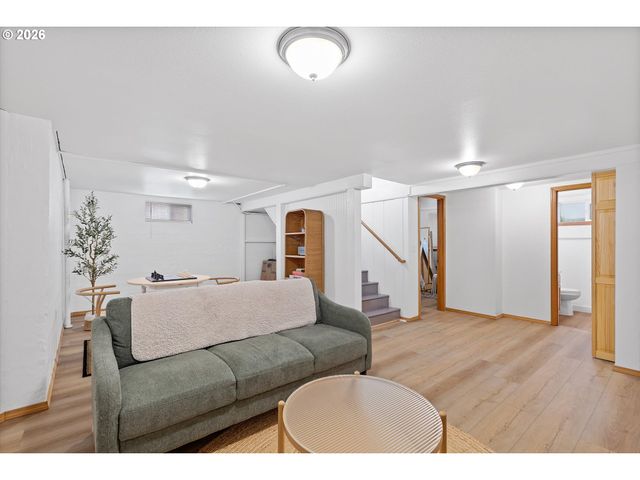 4773 N YALE St, Portland, OR 97203