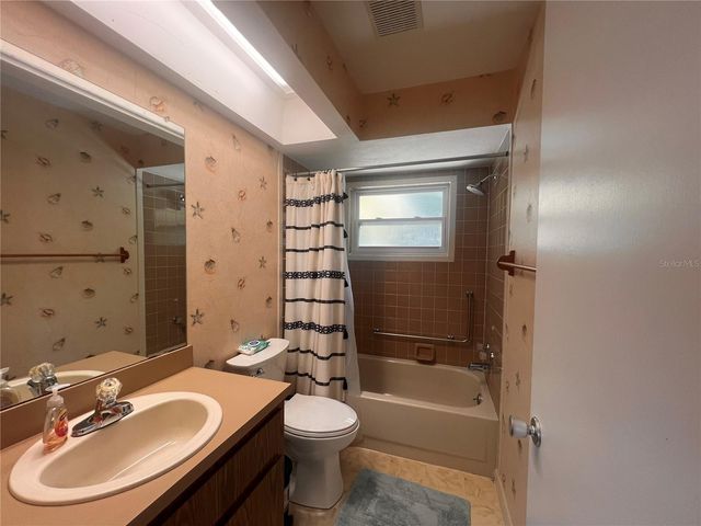 1176 W BUTTONBUSH DR, Beverly Hills, FL 34465