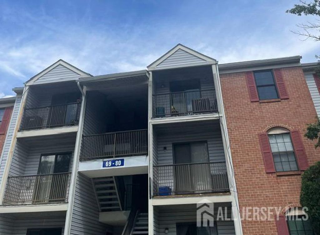 80 Canterbury Court, Piscataway, NJ 08854