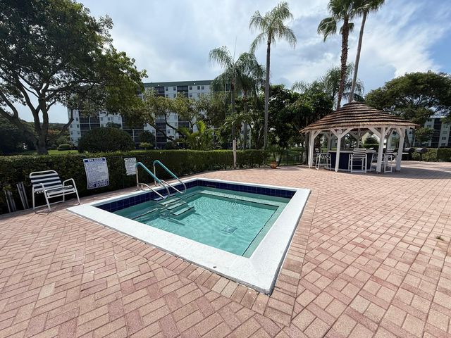 2215 CYPRESS ISLAND Drive 505, Pompano Beach, FL 33069