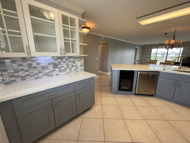 2215 CYPRESS ISLAND Drive 505, Pompano Beach, FL 33069