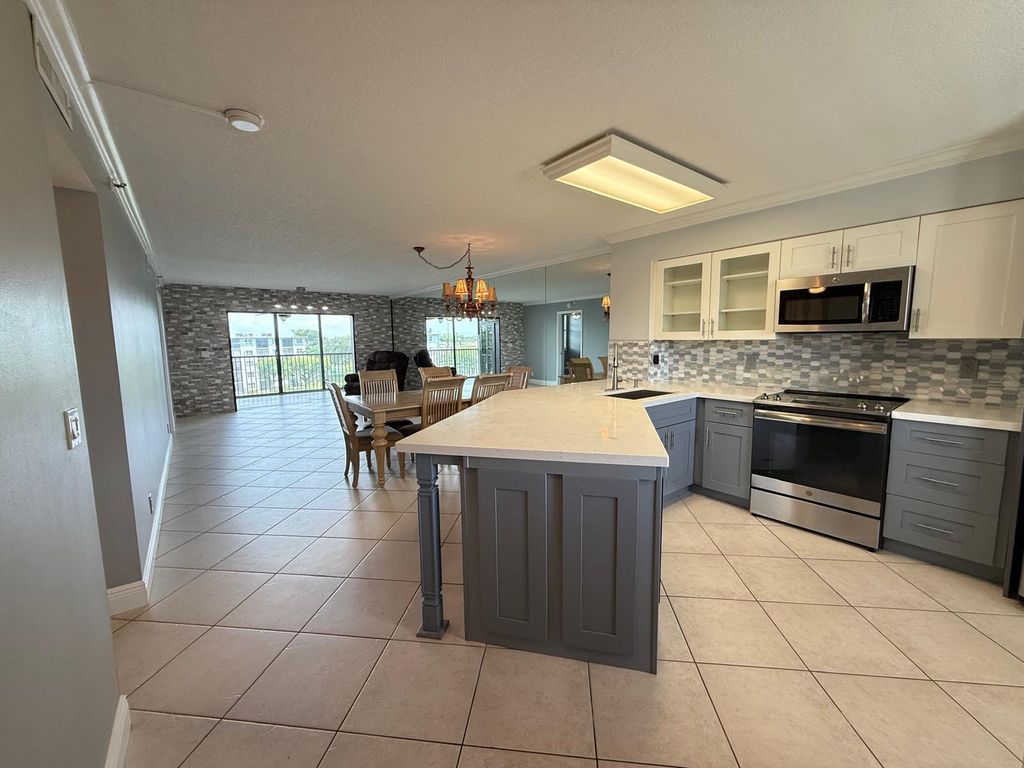 2215 CYPRESS ISLAND Drive 505, Pompano Beach, FL 33069