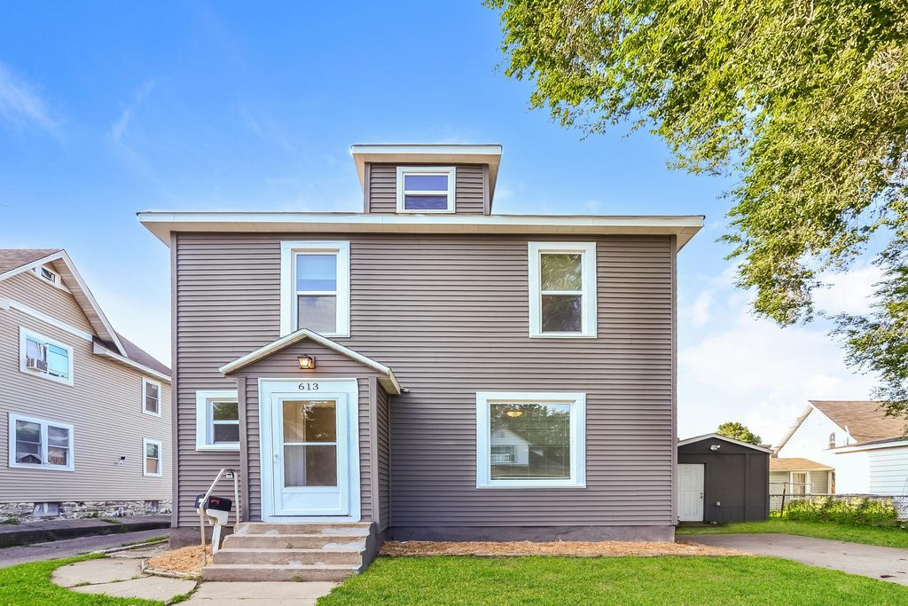 613 17th Avenue NE, Minneapolis, MN 55413