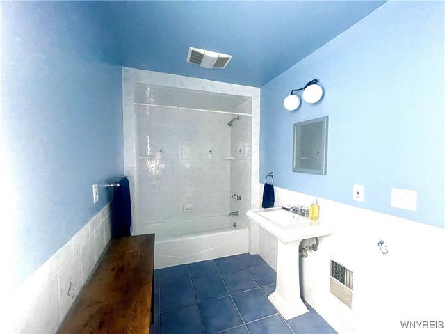 110 Mckinley Parkway, Buffalo, NY 14220